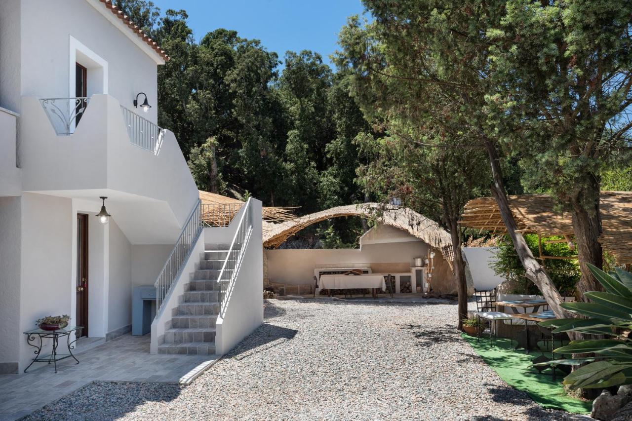 Il Mirto Bed & Breakfast Baja Sardinia Bagian luar foto