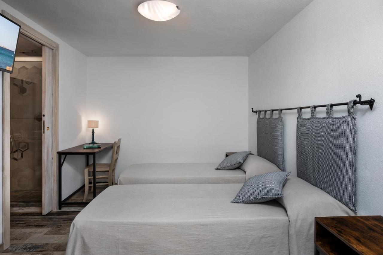 Il Mirto Bed & Breakfast Baja Sardinia Bagian luar foto